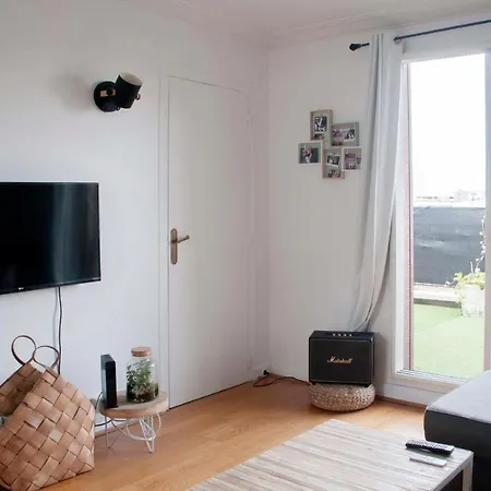 Spacious Apt With View On The Eiffel Tower