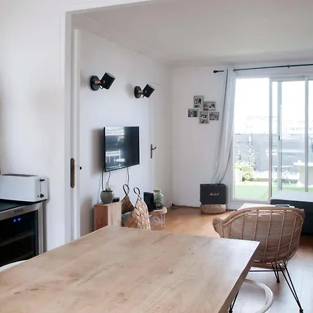 Apartment Spacious Apt With View On The Eiffel Tower