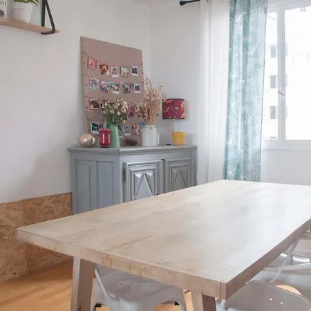 Apartment Spacious Apt With View On The Eiffel Tower